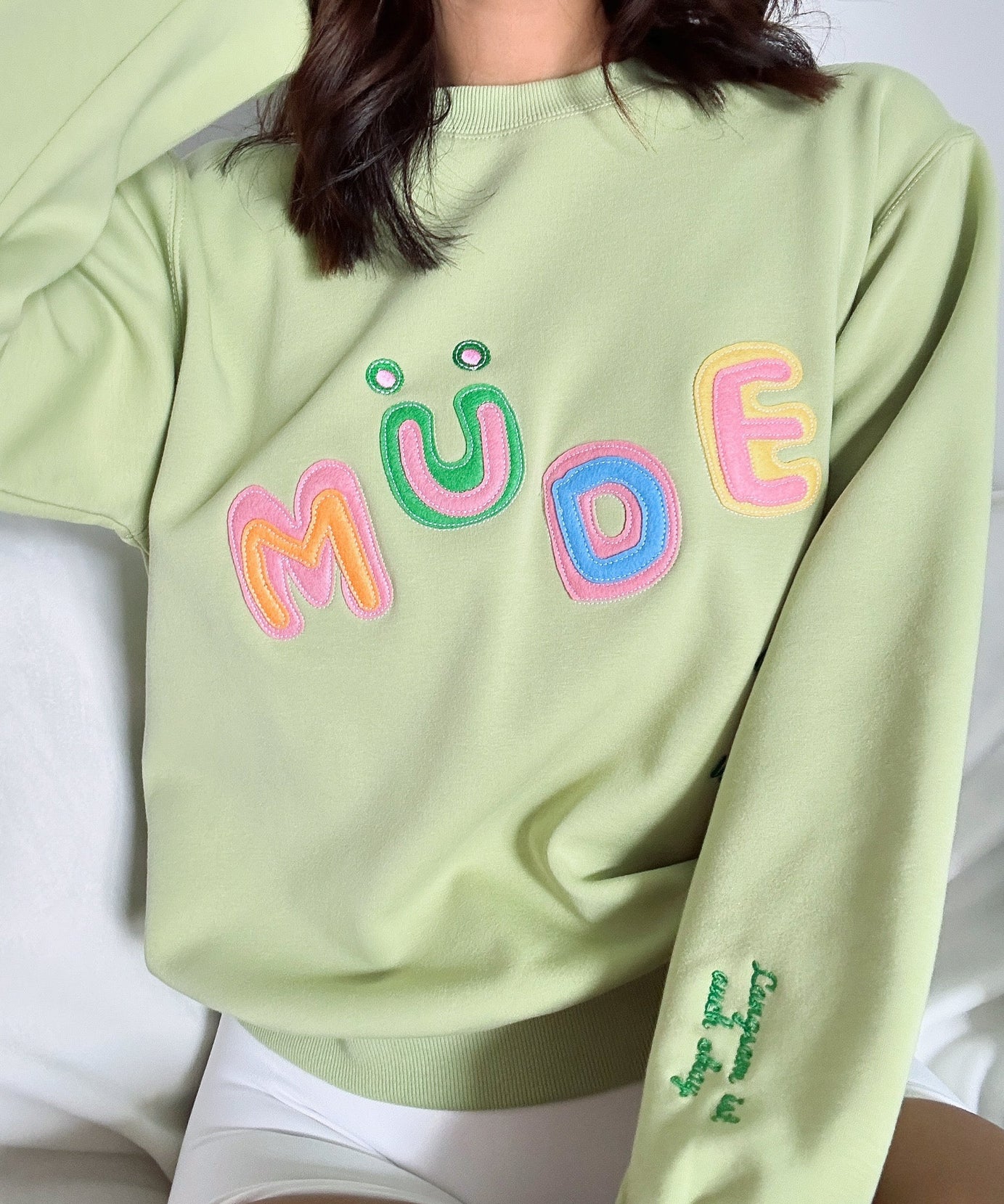 Cozy "Müde But Motivated" Crewneck Sweatshirt – Your Go-To for Fall Comfort & Mindful Moments