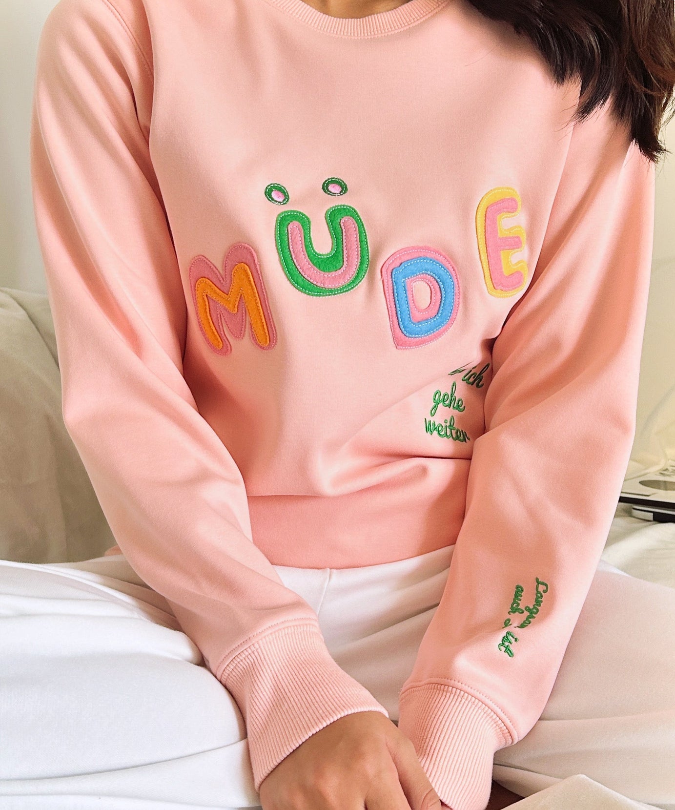 Cozy "Müde But Motivated" Crewneck Sweatshirt – Your Go-To for Fall Comfort & Mindful Moments