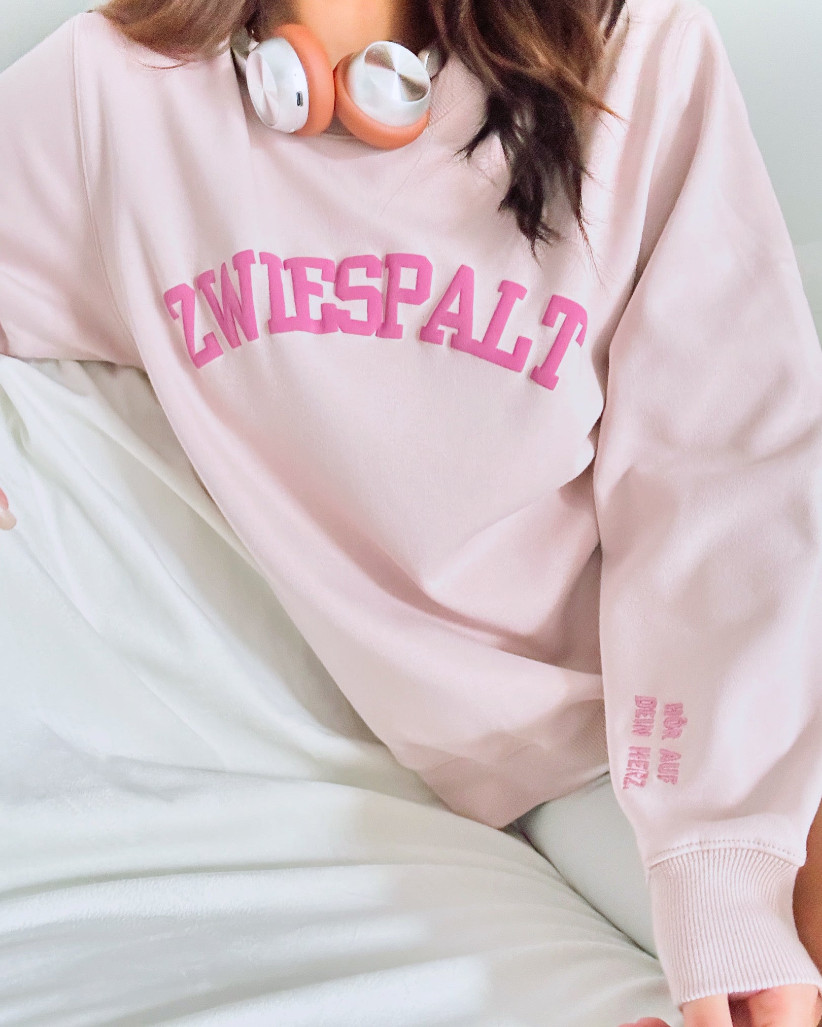 Zwiespalt "Listen to Your Heart" Cozy Crewneck Sweatshirt | Fall & Holiday Comfort for Women