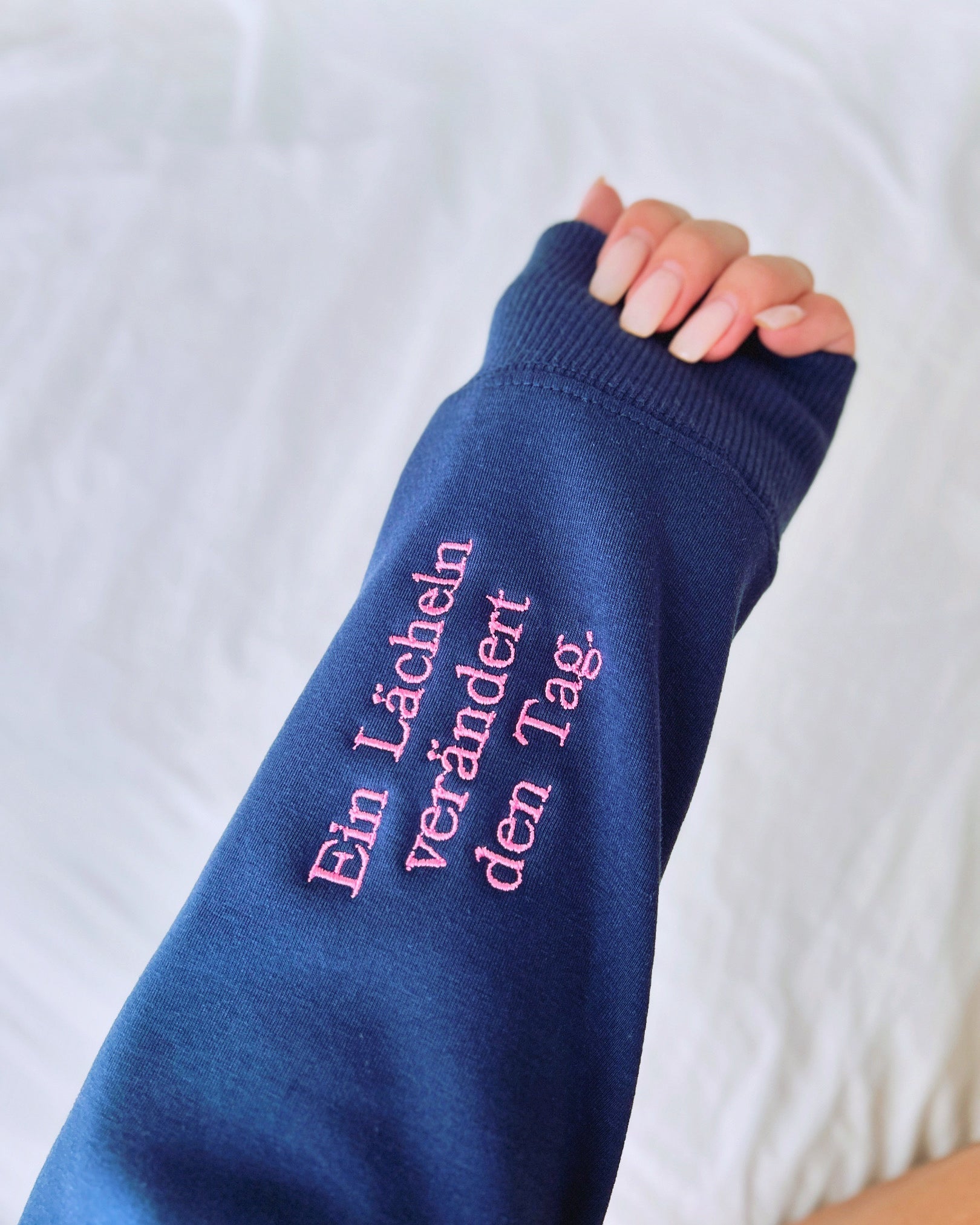 Cozy 'Think Happy Thoughts' Crewneck Sweatshirt for Women | Fall & Winter Comfort & Joy