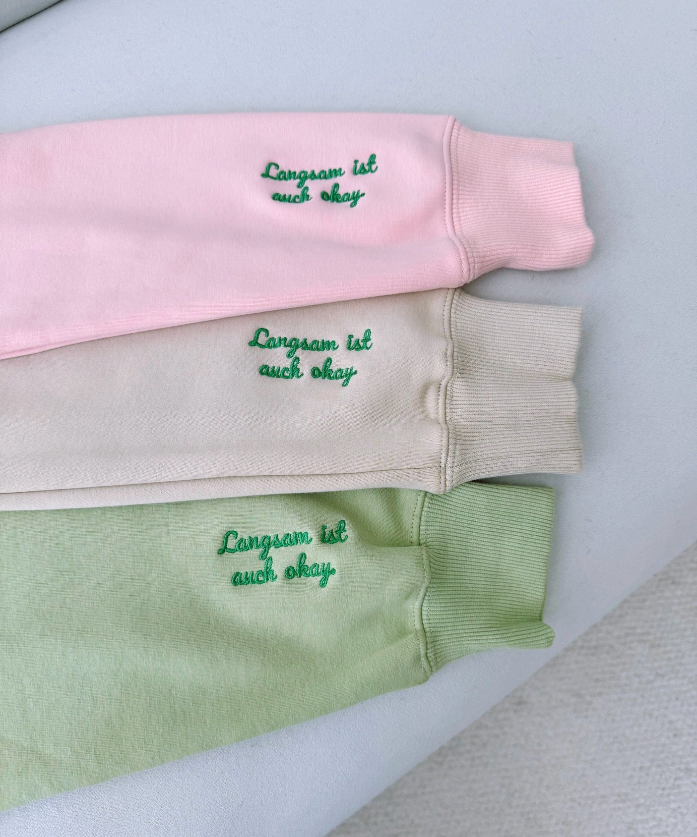 Cozy "Müde But Motivated" Crewneck Sweatshirt – Your Go-To for Fall Comfort & Mindful Moments