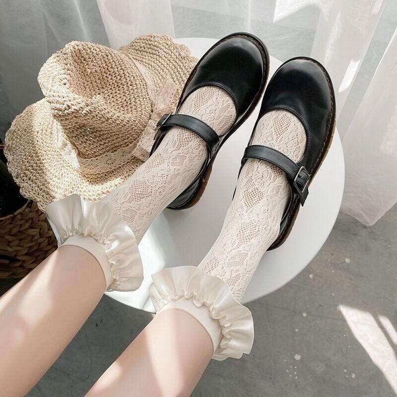 Dainty Lace Ruffle Ankle Socks for Fall | Vintage Chic & Cozy Autumn Style