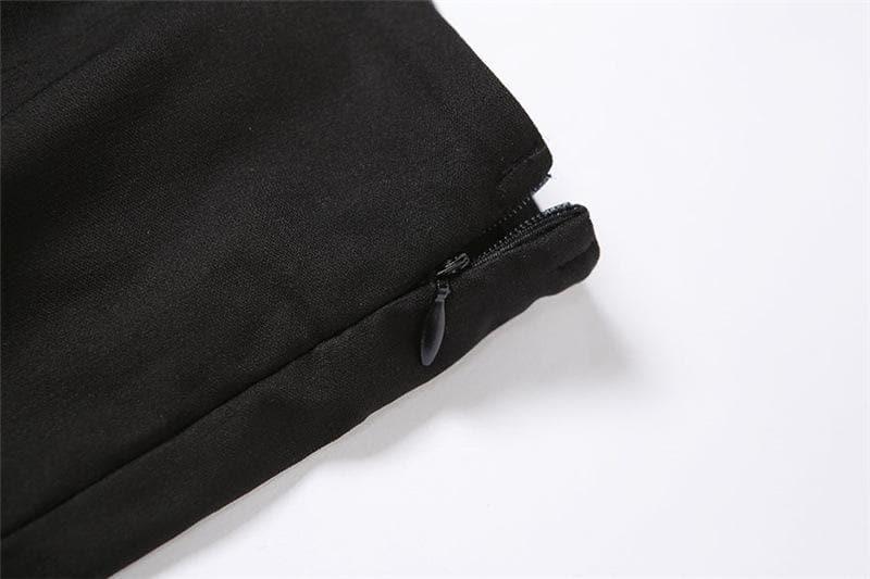 Edgy Chic High-Waisted Black Shorts with Detachable Letter Chain Garter – Your Fall & Halloween Party Essential