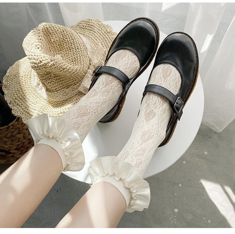 Dainty Lace Ruffle Ankle Socks for Fall | Vintage Chic & Cozy Autumn Style