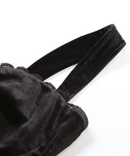 Sultry Black Velvet Bodycon Mini Dress with Lace Sweetheart Neckline | Your Fall & Holiday Party Essential