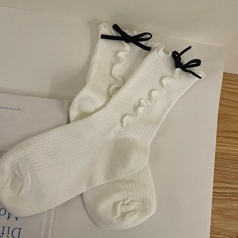 Chic Coquette Ruffle Ankle Socks with Bow | Trendy Fall Fashion & Halloween Charm