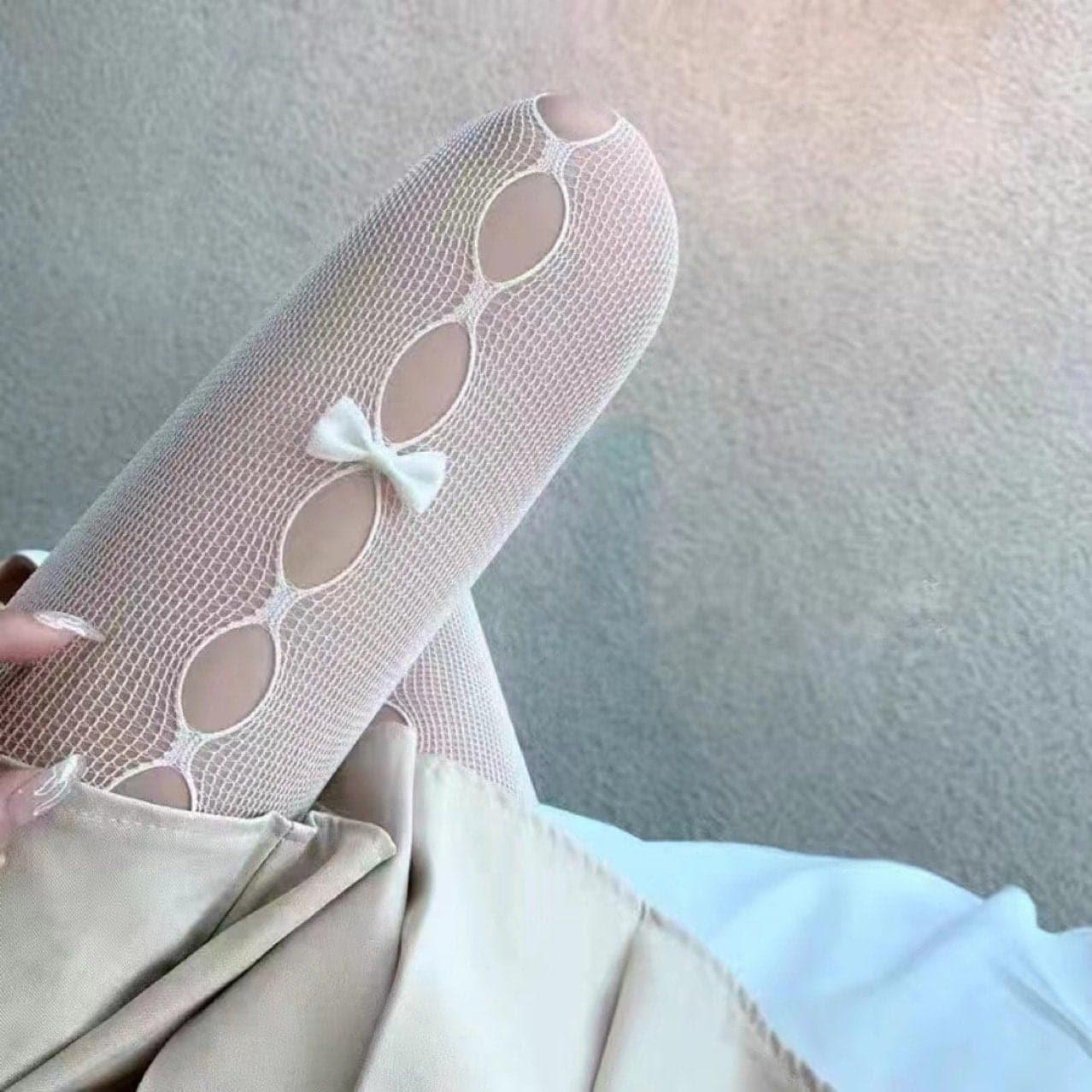 Enchanting White Fishnet Tights with Bow & Cut-Outs – Your Fall & Halloween Style Secret!