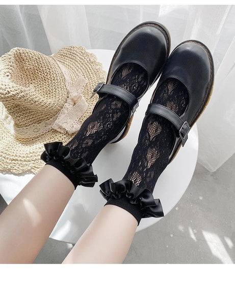 Dainty Lace Ruffle Ankle Socks for Fall | Vintage Chic & Cozy Autumn Style