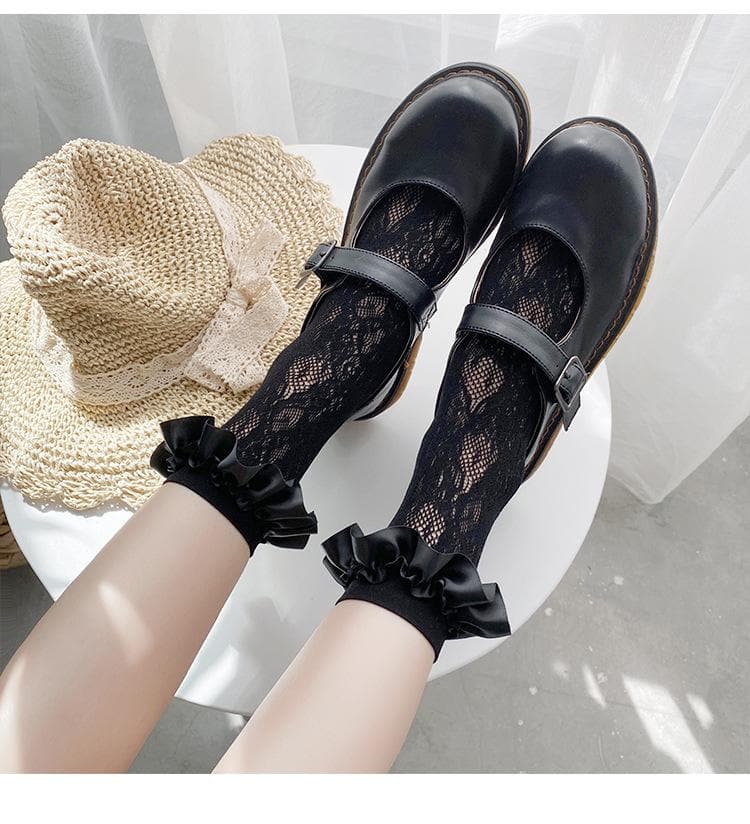 Dainty Lace Ruffle Ankle Socks for Fall | Vintage Chic & Cozy Autumn Style