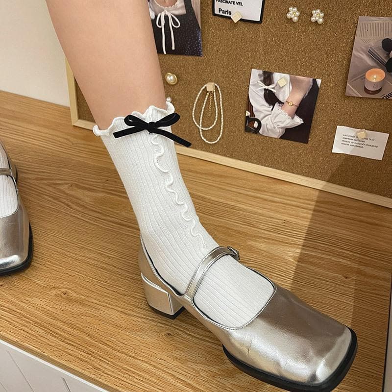 Enchanting Ruffle & Bow Ankle Socks – Fall's Chicest Style Statement