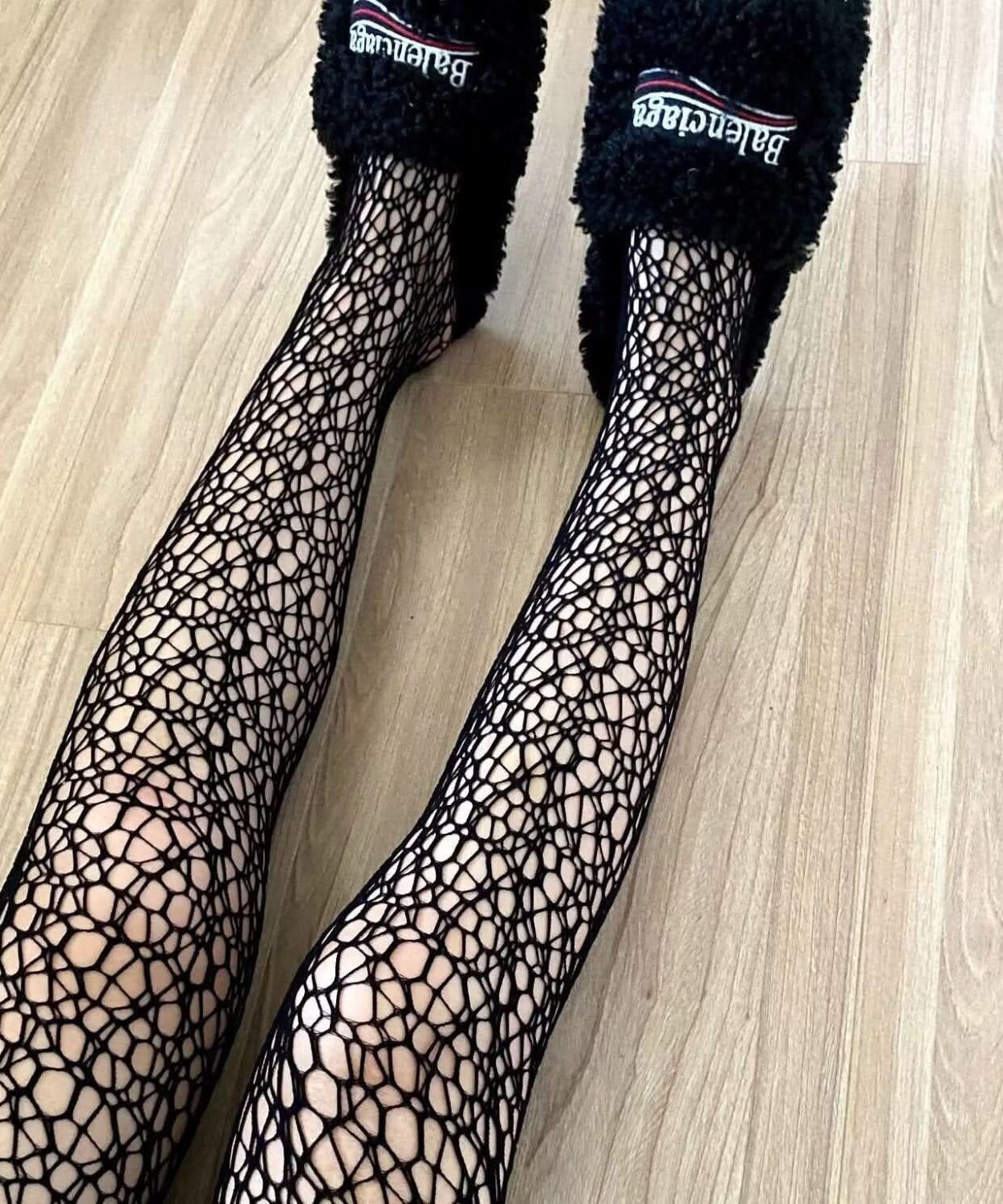Elevate Your Fall Style: Intricate Web Sheer Tights – Perfect for Halloween & Beyond!