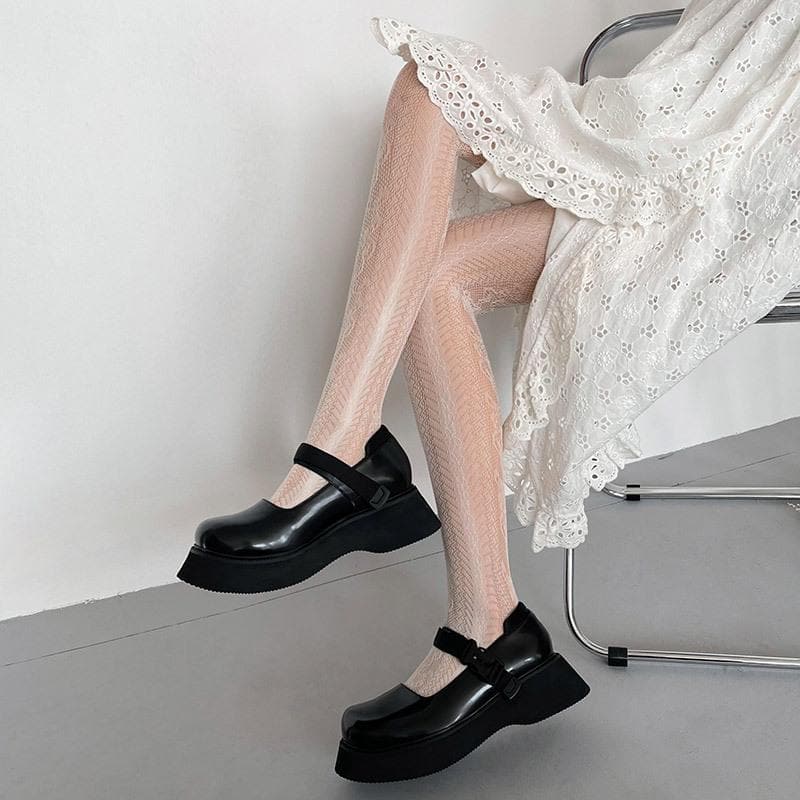 Chic Lace Pattern Fishnet Tights – Your Must-Have for Fall Fashion & Halloween