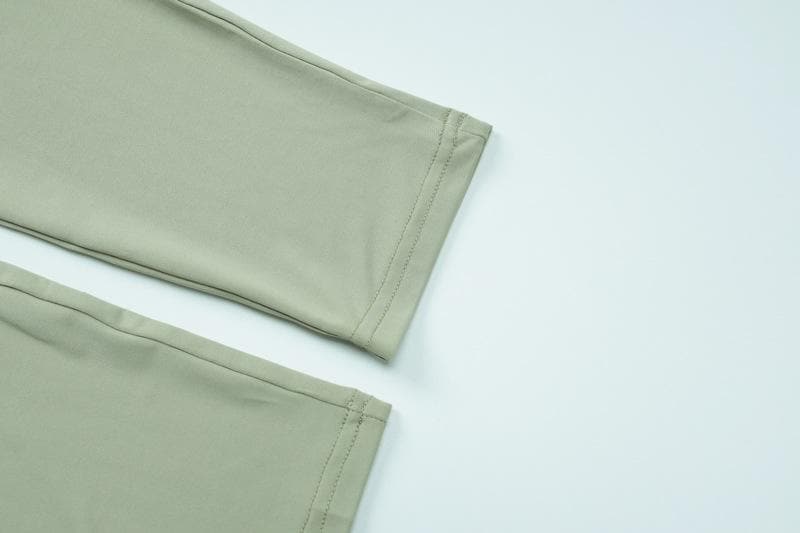 Effortless Chic: Sage Green Halter Neck Top & High-Waist Leggings Set – Fall Comfort & Style