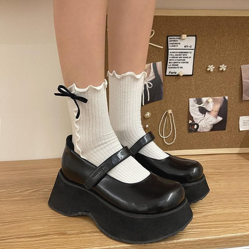 Chic Coquette Ruffle Ankle Socks with Bow | Trendy Fall Fashion & Halloween Charm