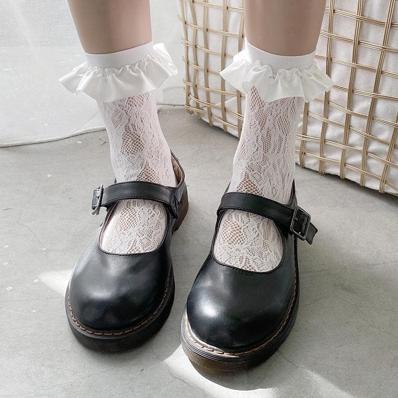 Dainty Lace Ruffle Ankle Socks for Fall | Vintage Chic & Cozy Autumn Style