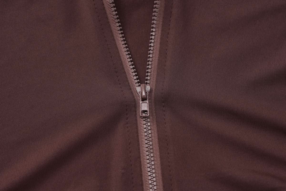 Cozy Fall Chic: Women's Brown Full-Zip Athleisure Set with Thumbholes