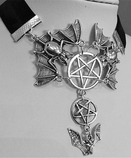 Gothic Bat & Pentagram Velvet Choker Necklace - Edgy Witchy Halloween Statement