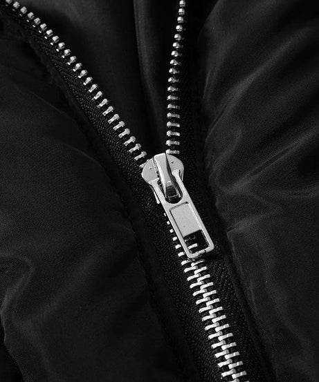 Trendsetter Cropped Puffer Jacket: Chic Black Mock Neck for Fall & Winter Style