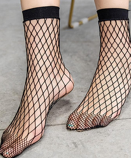 Elevate Your Fall Style: Trendy Fishnet Ankle Socks – Perfect for Halloween & Beyond