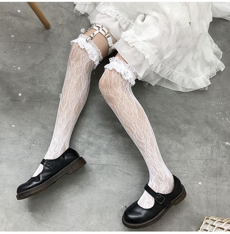 Enchanting White Lace Thigh-High Stockings – Delicate Ruffle Trim for Autumn & Halloween Chic