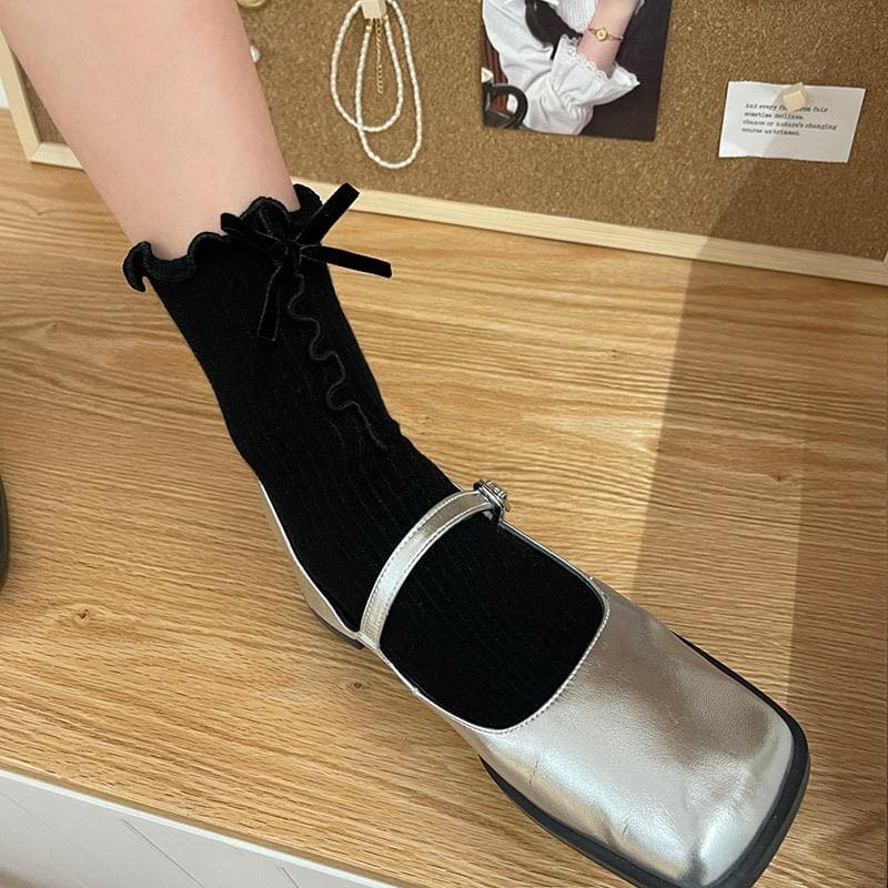 Enchanting Ruffle & Bow Ankle Socks – Fall's Chicest Style Statement