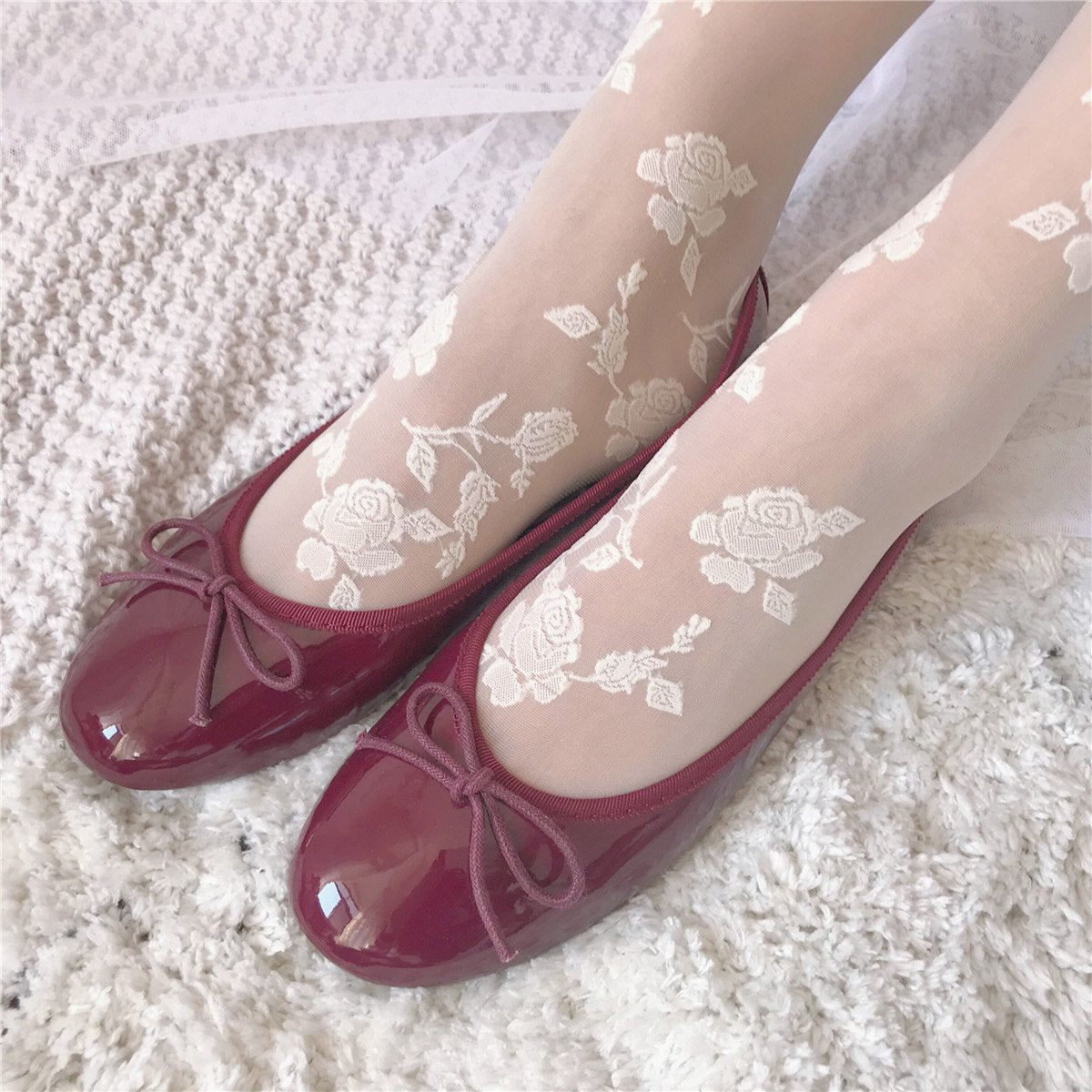 Delicate Autumn Bloom: Sheer Floral Embroidered Tights for Fall