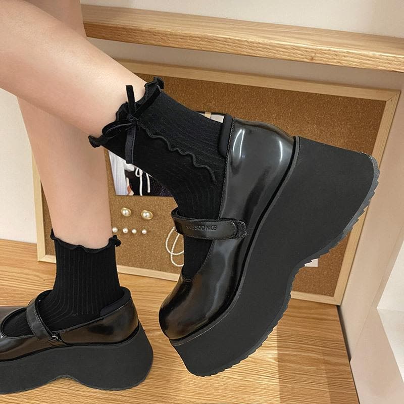 Chic Coquette Ruffle Ankle Socks with Bow | Trendy Fall Fashion & Halloween Charm