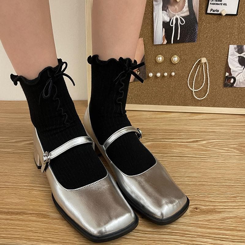 Enchanting Ruffle & Bow Ankle Socks – Fall's Chicest Style Statement